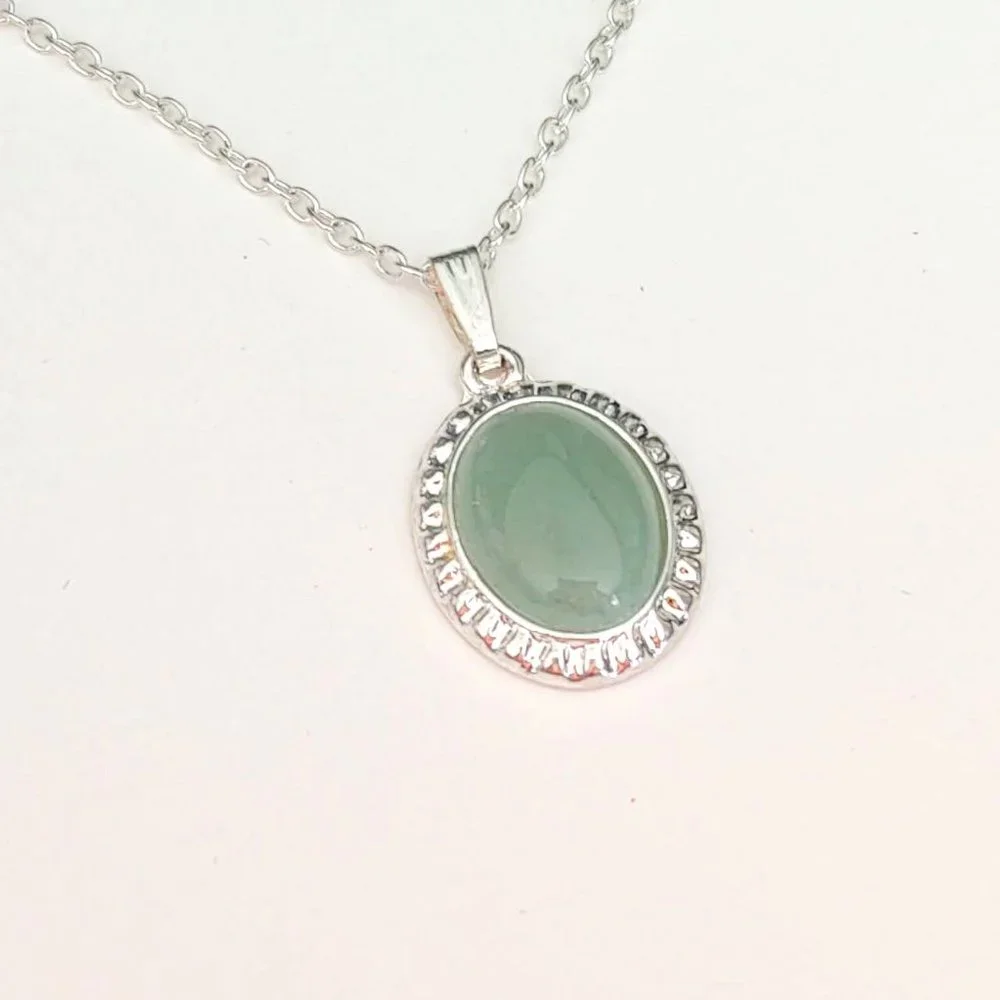 Silver necklace with pale green stone pendant - Picture 8 of 10